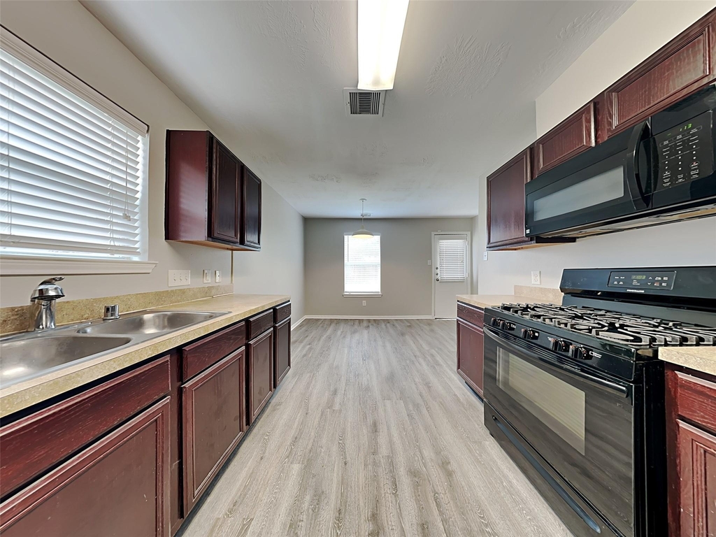 16326 Royal Fort Lane - Photo 5