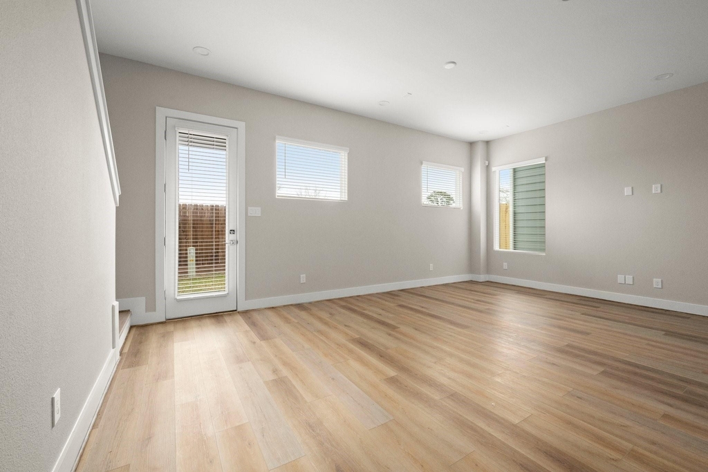 8114 Esther Acres - Photo 4