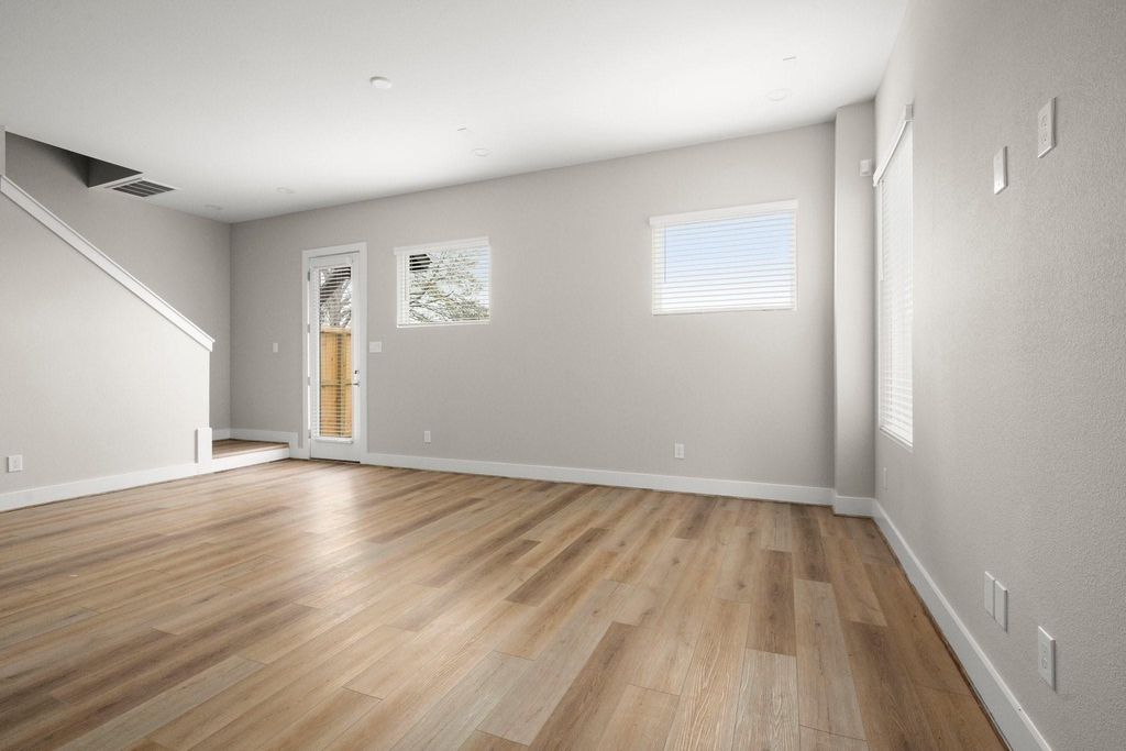 8114 Esther Acres - Photo 3