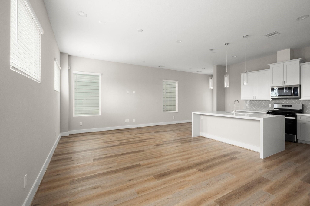 8114 Esther Acres - Photo 5