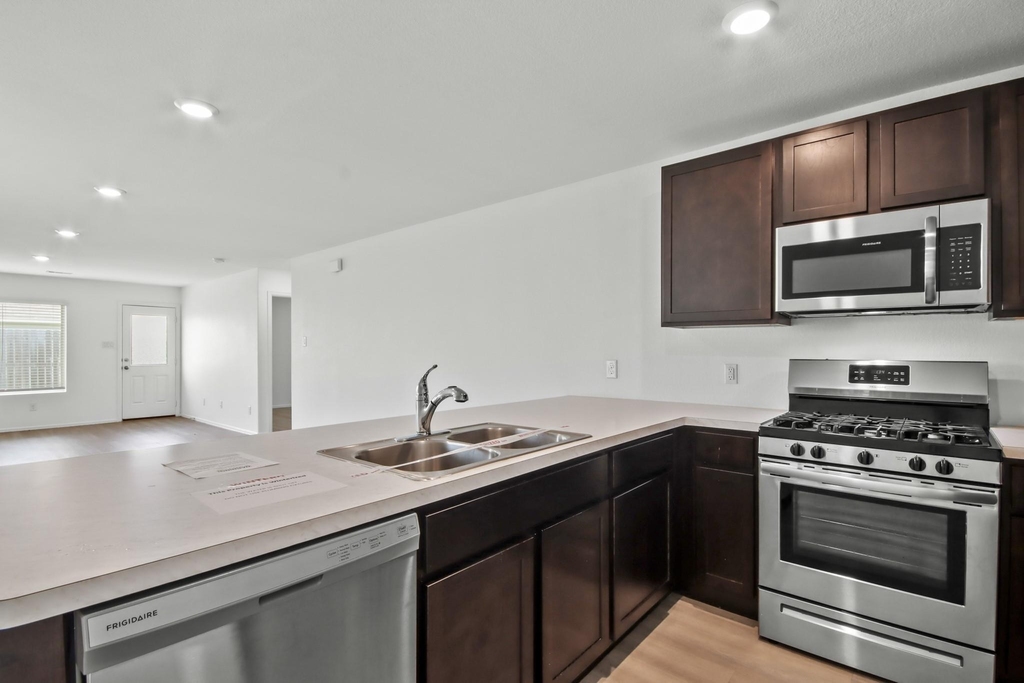 8807 Bar Harbor Drive - Photo 4