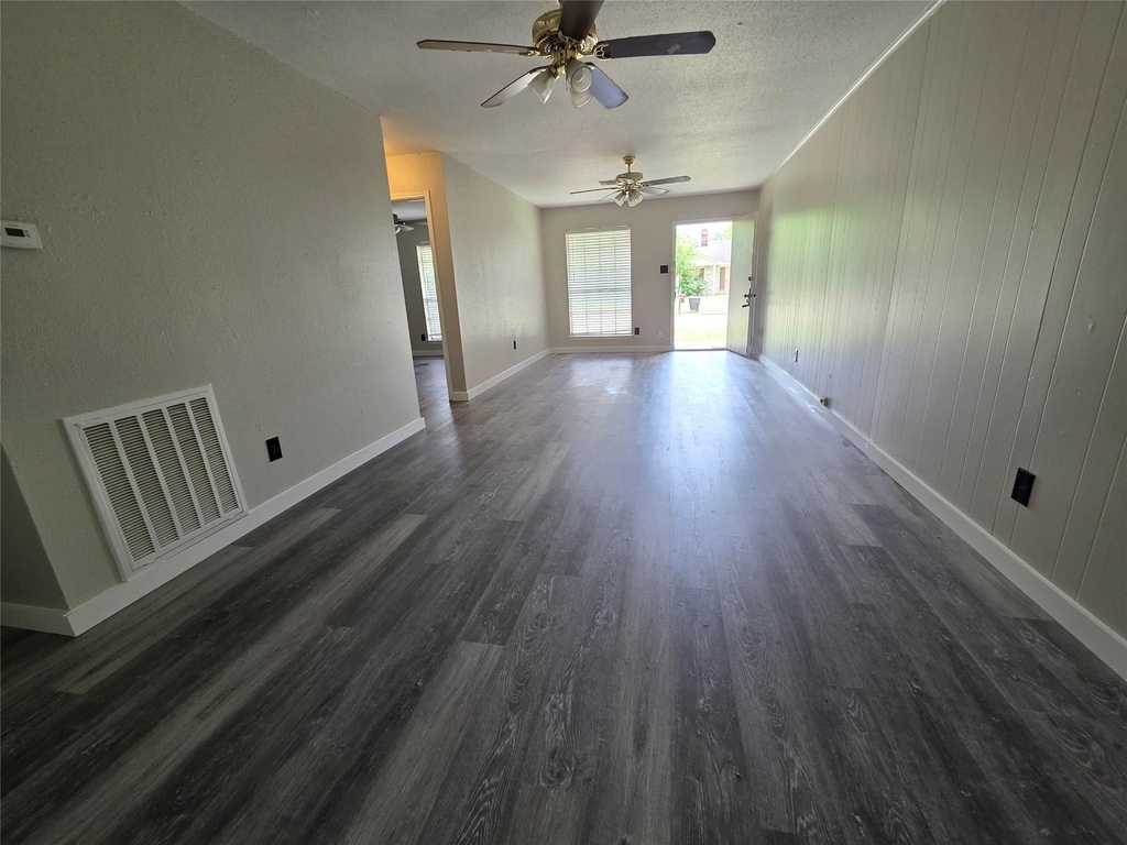 12740 Shannon Hills Drive - Photo 4
