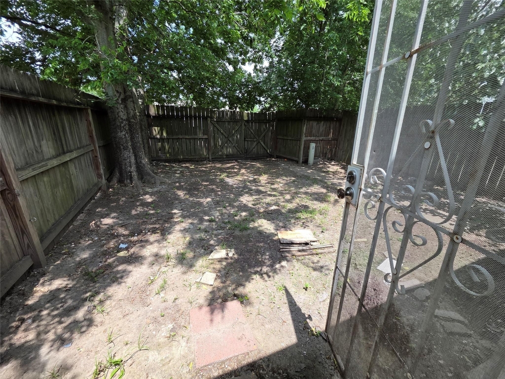 12740 Shannon Hills Drive - Photo 10