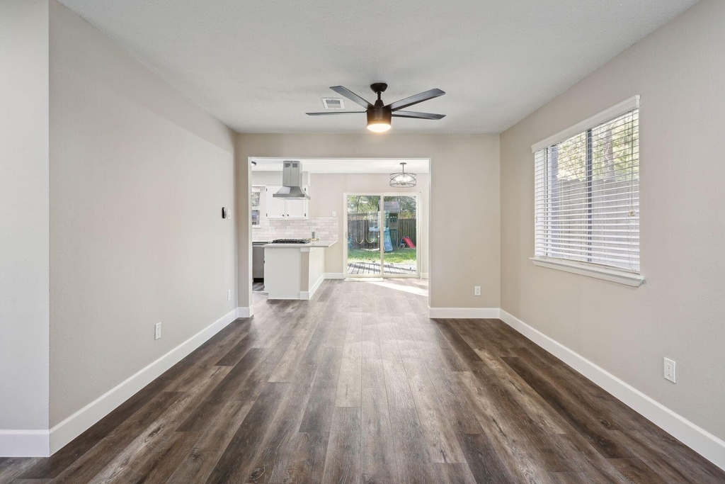 68 Ne Yewleaf Road - Photo 9
