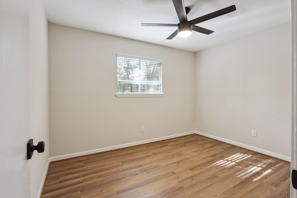 68 Ne Yewleaf Road - Photo 15