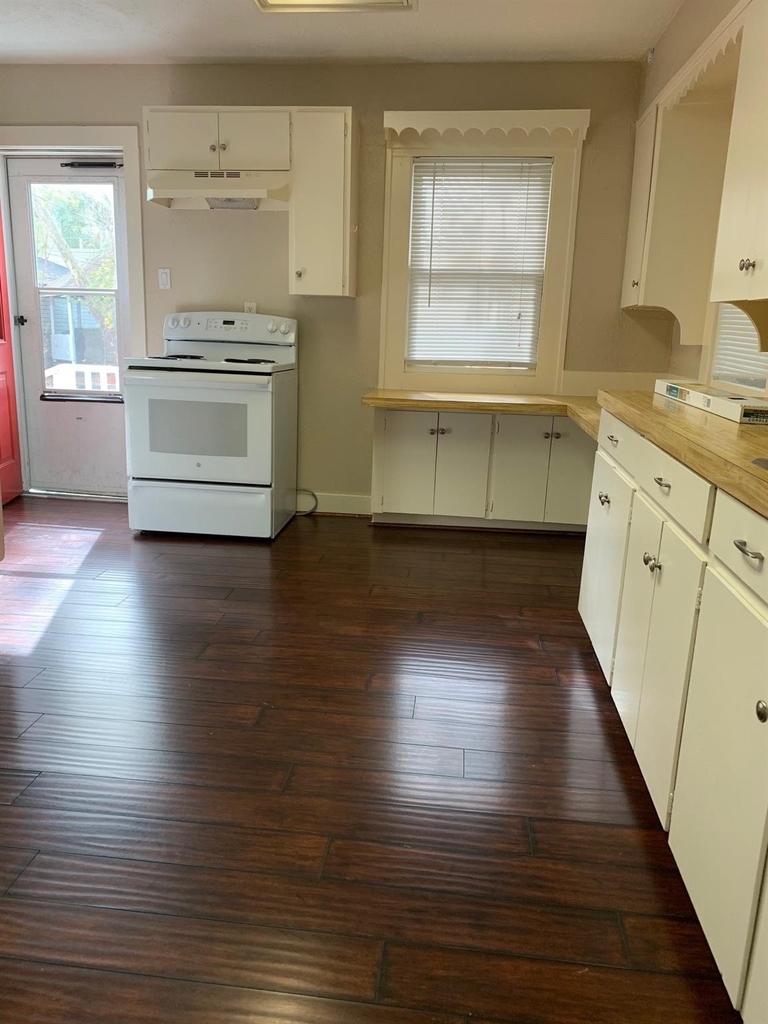 908 W 23rd Street - Photo 6