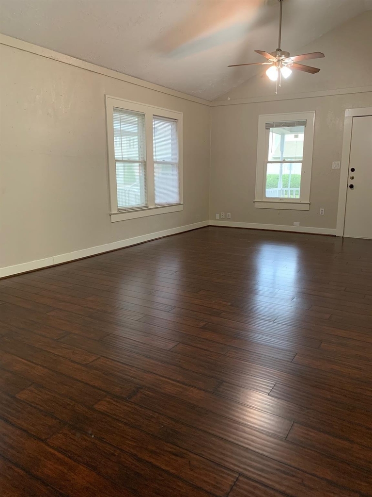 908 W 23rd Street - Photo 2