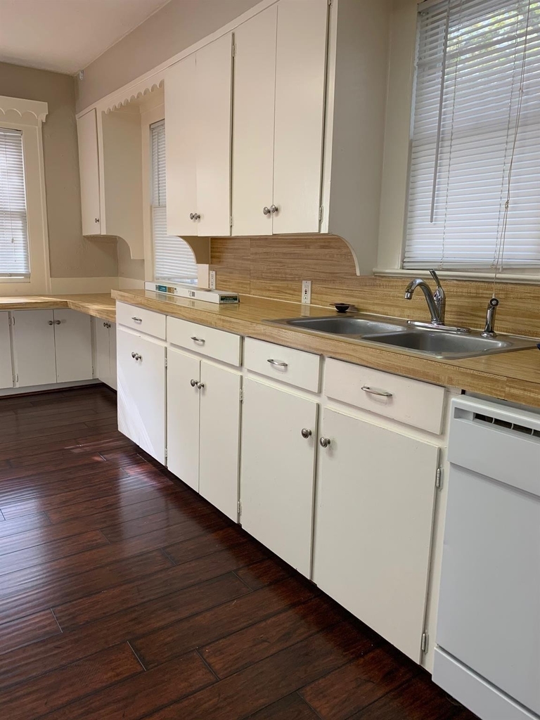 908 W 23rd Street - Photo 5
