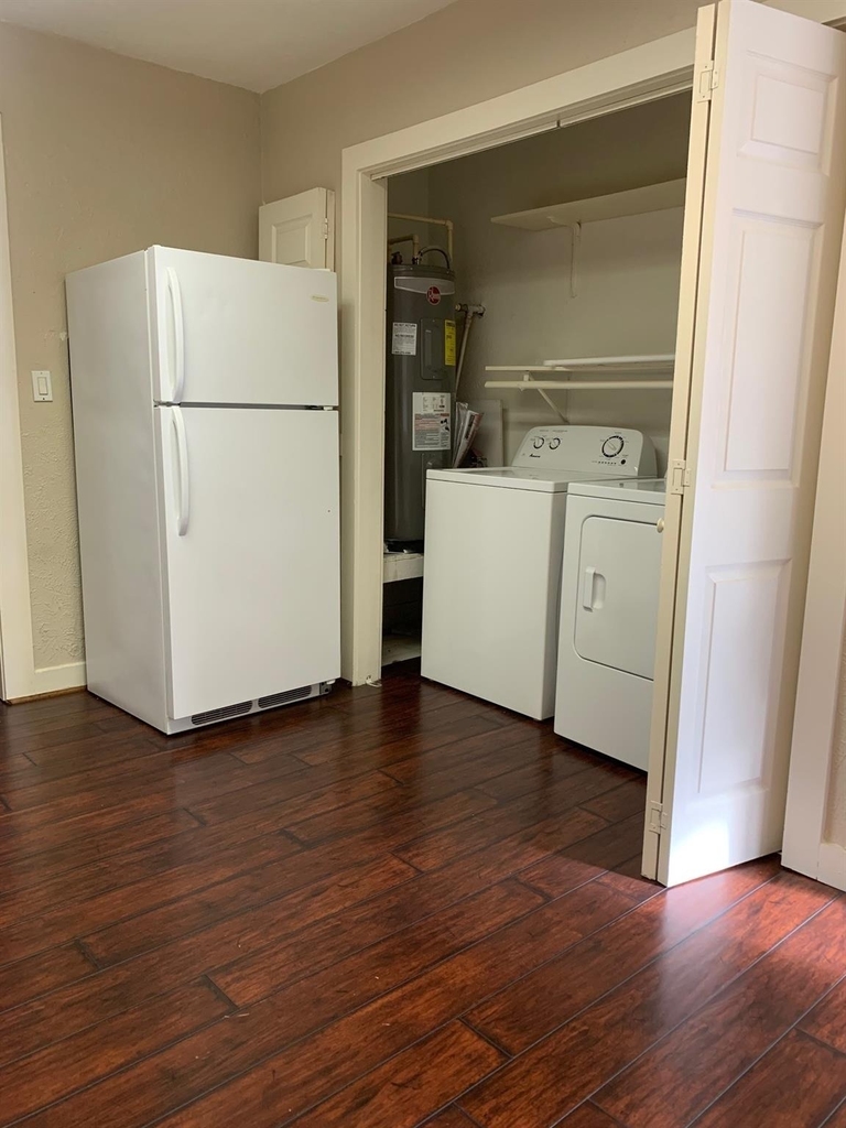 908 W 23rd Street - Photo 7