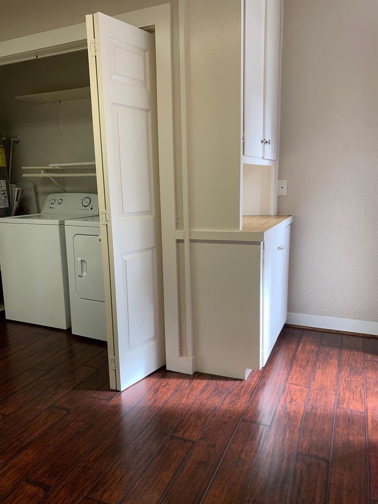 908 W 23rd Street - Photo 8