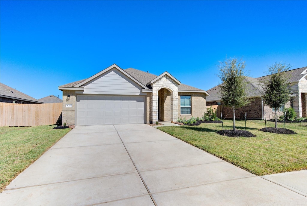 5023 Lavaridge Lane - Photo 0