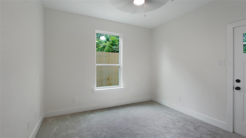 1313 Knight Street - Photo 9