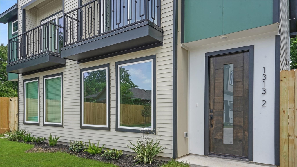 1313 Knight Street - Photo 1
