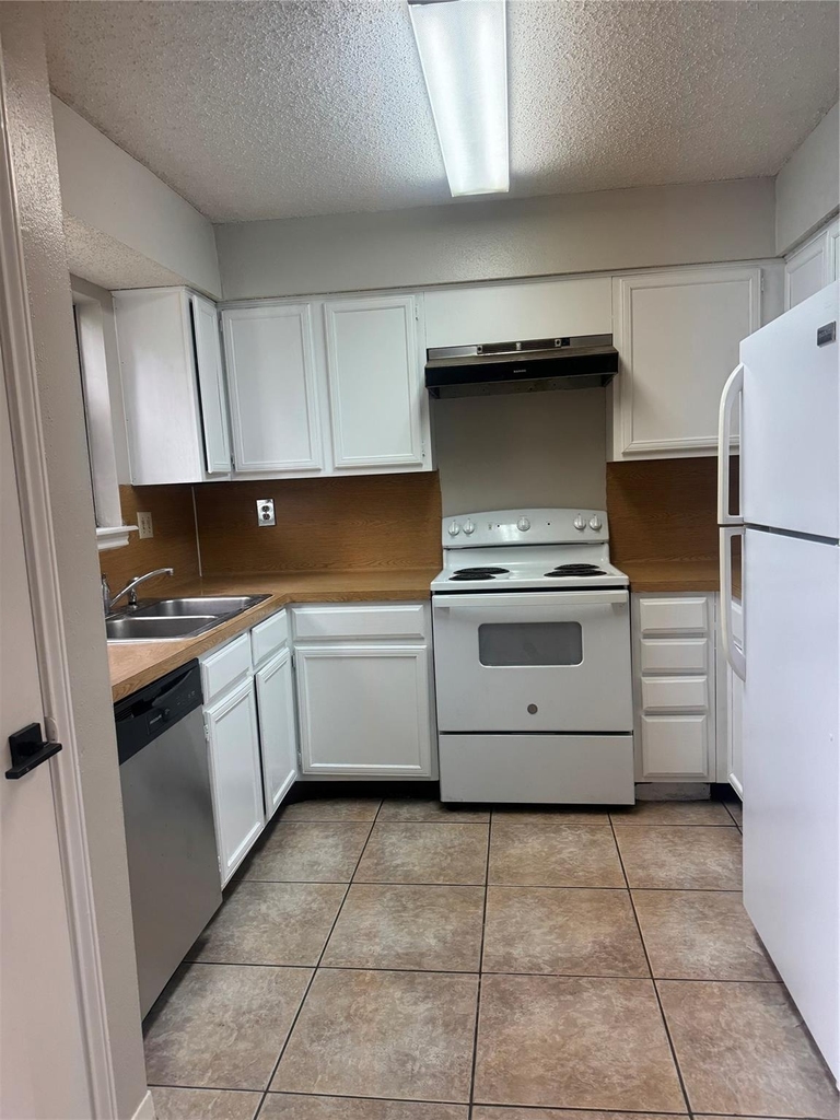 10104 Waterstone Drive - Photo 7