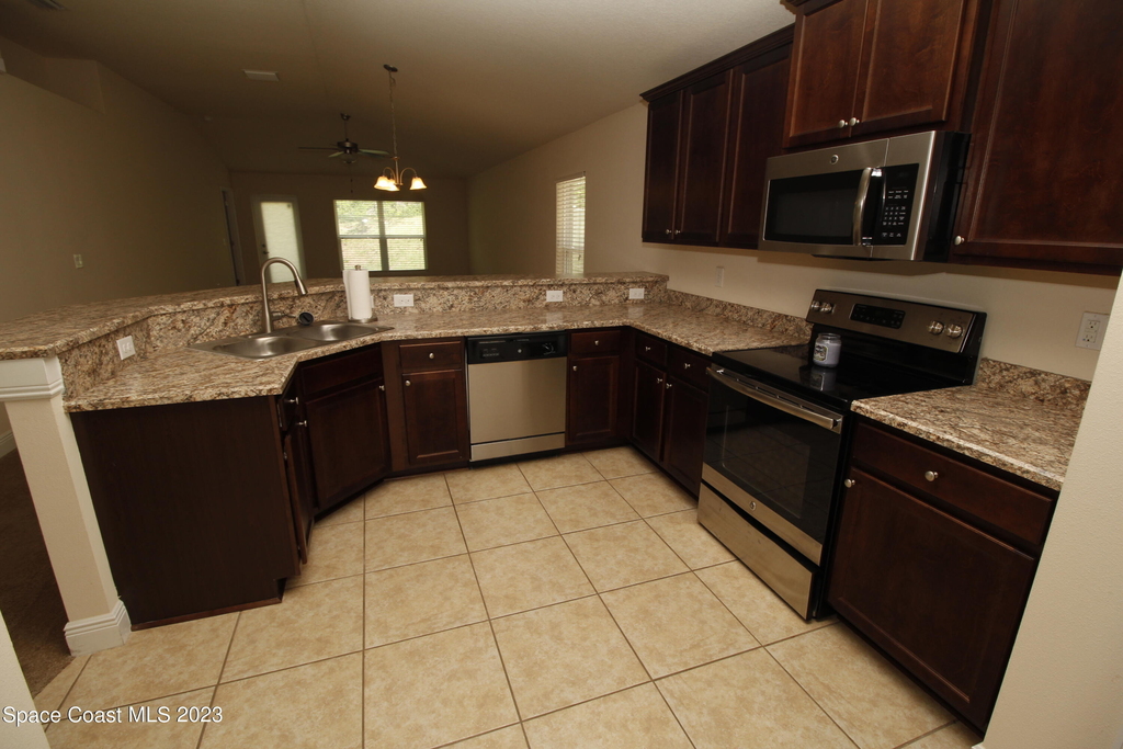 1034 Breakaway Trail - Photo 3