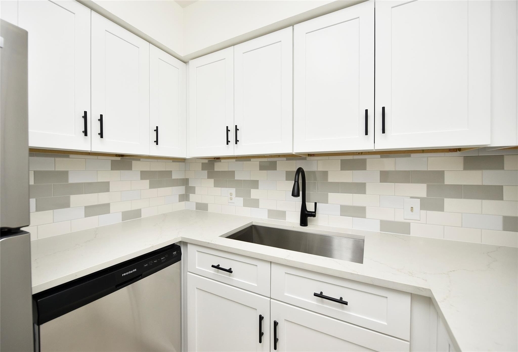 2600 Bellefontaine Street - Photo 10