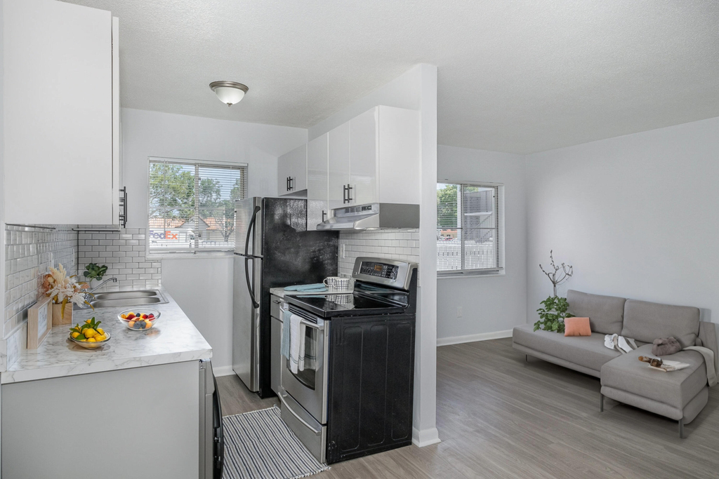 115 W Seminole Avenue - Photo 3