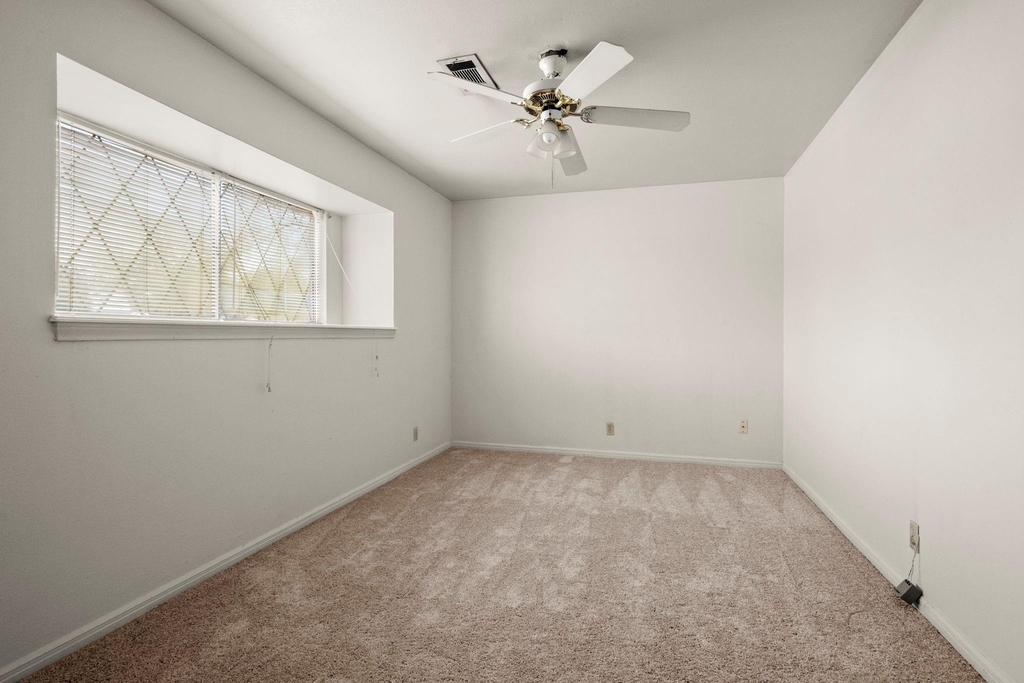 1039 Marcella - Photo 15