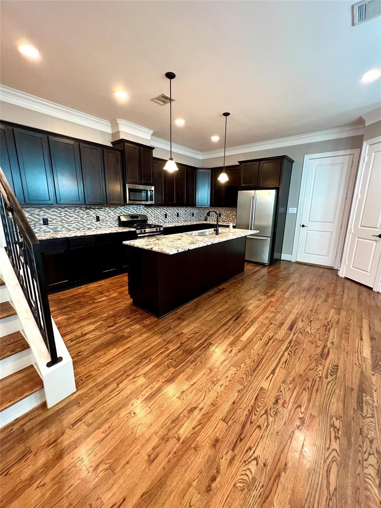 1818 Edwards Street - Photo 6