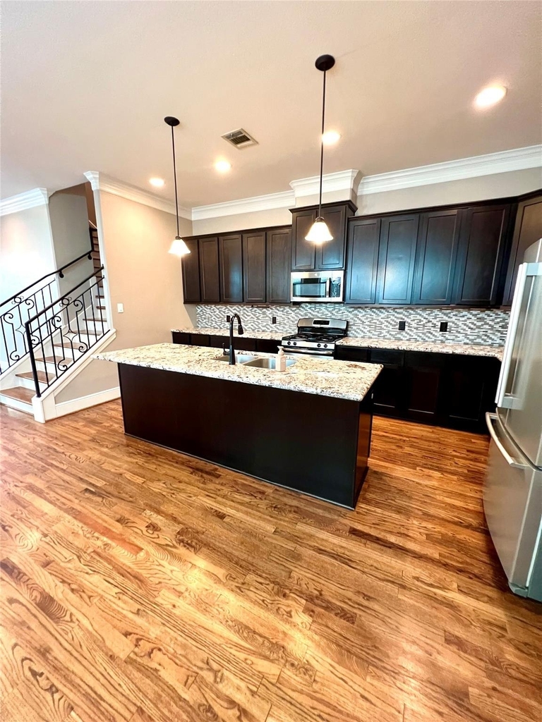 1818 Edwards Street - Photo 4