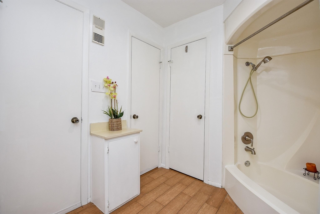 5000 Milwee Street - Photo 18