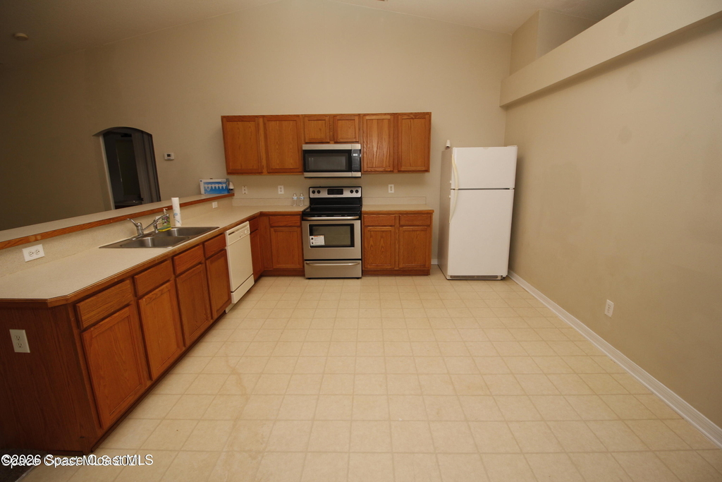 1266 Buffing Circle Se - Photo 3