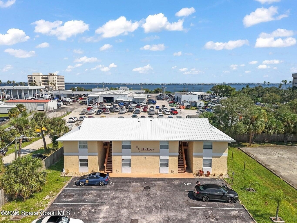 837 Hickory Street - Photo 0