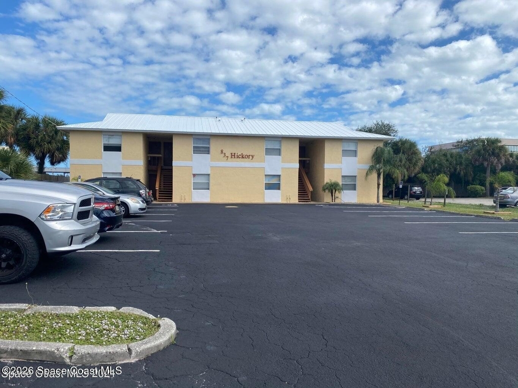 837 Hickory Street - Photo 1