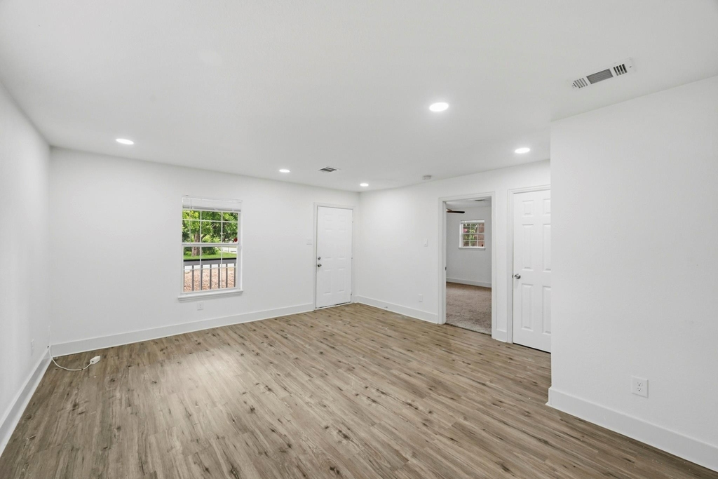 1501 Maiden Lane - Photo 5
