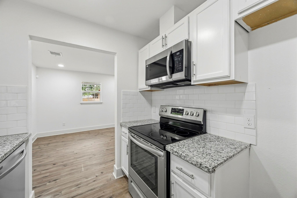 1501 Maiden Lane - Photo 9