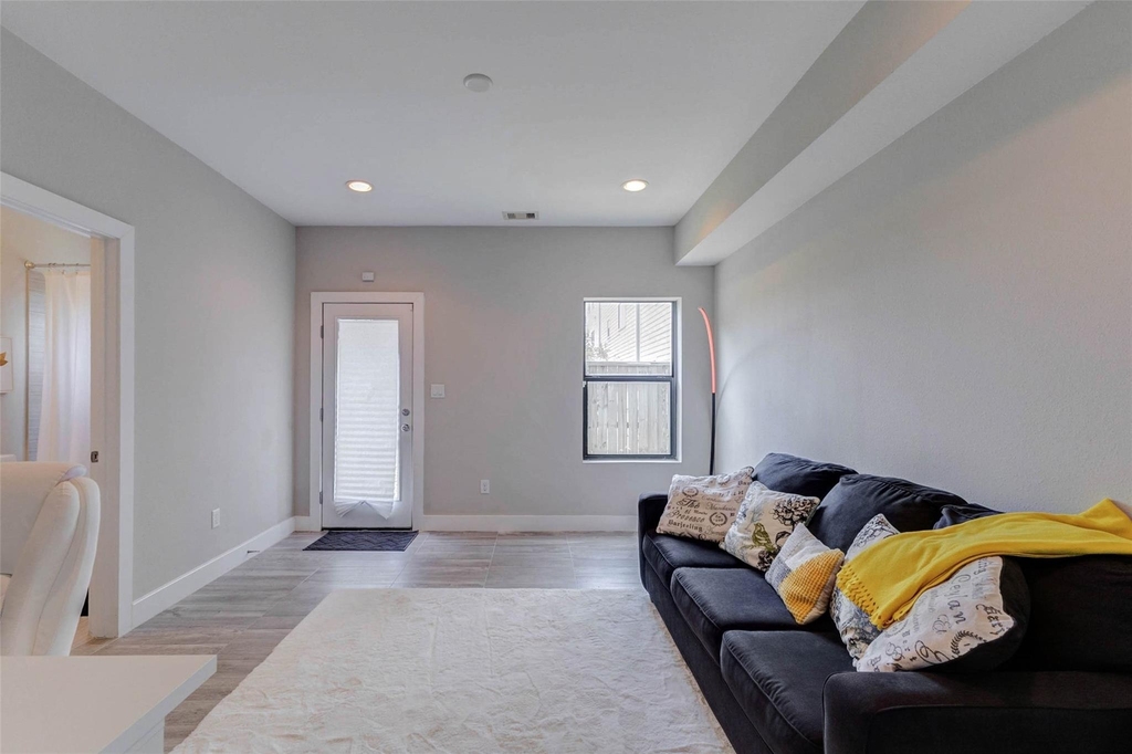 3810 Leeland Street - Photo 3