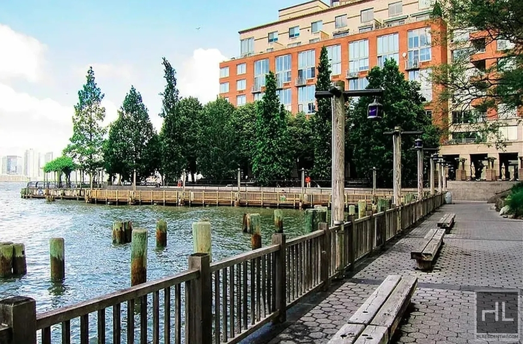 Battery Place - Photo 4