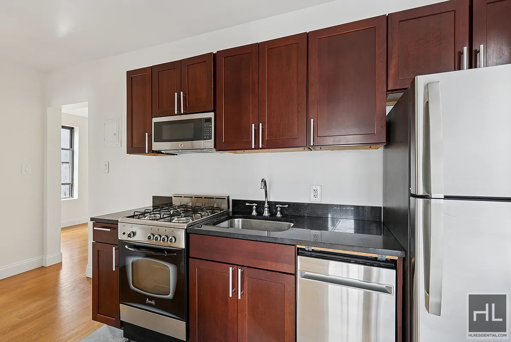 West 11th Street - Photo 3