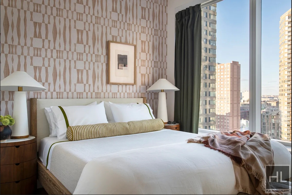 10th Avenue - Photo 1