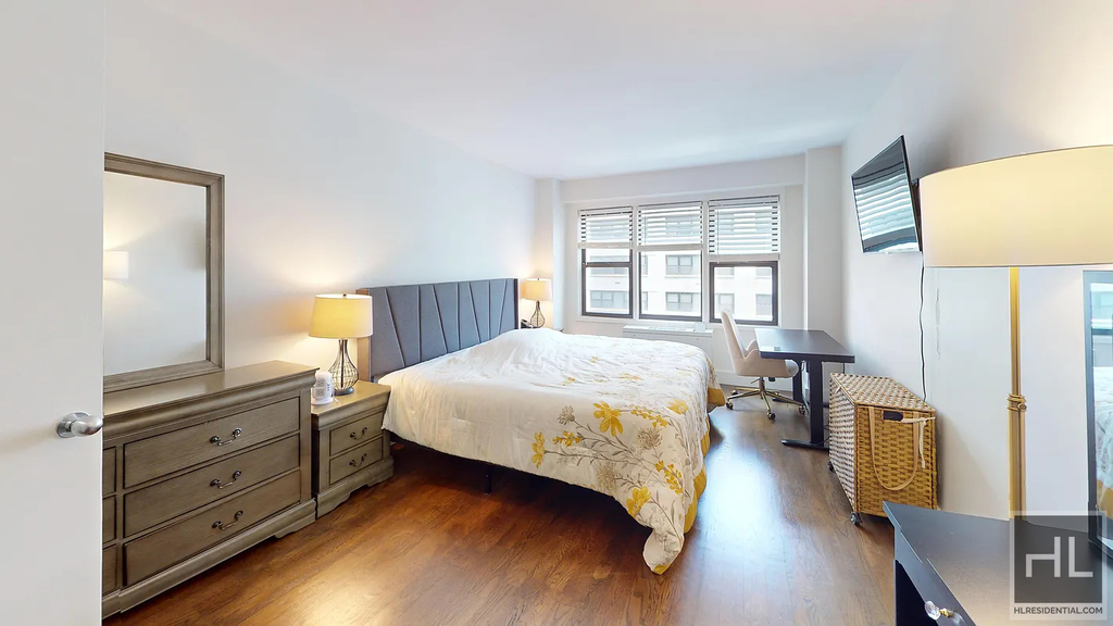 East 63 Street - Photo 0