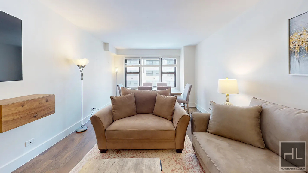 East 63 Street - Photo 2