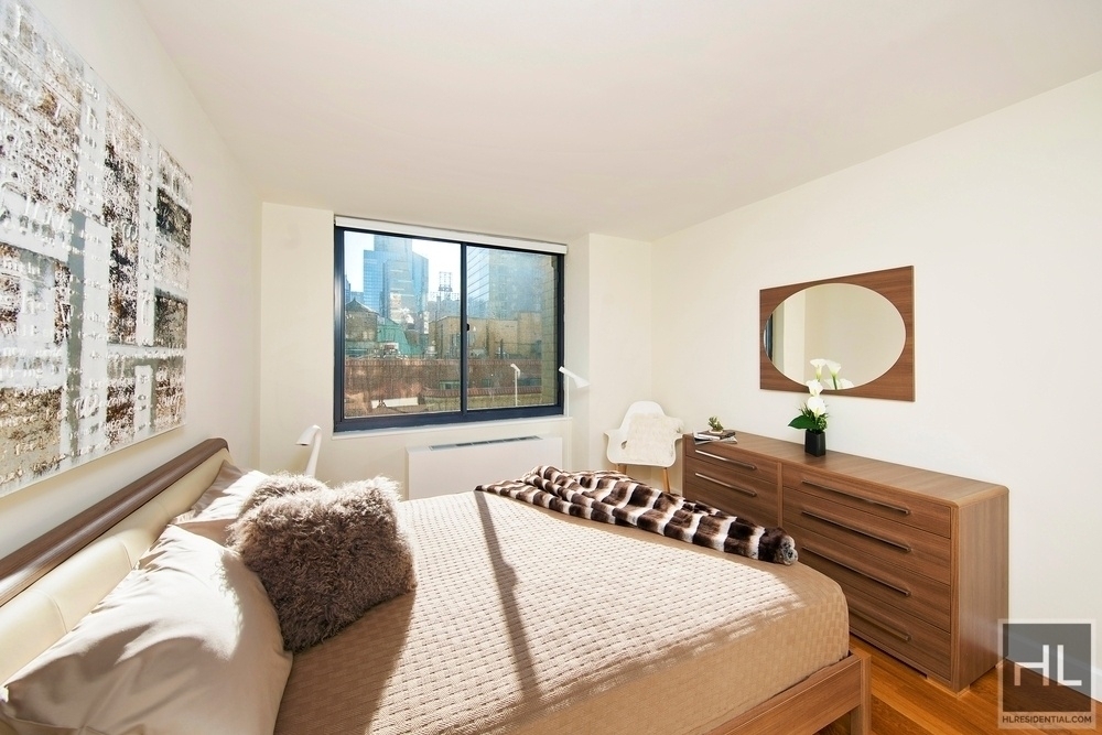 West 48 Street - Photo 1
