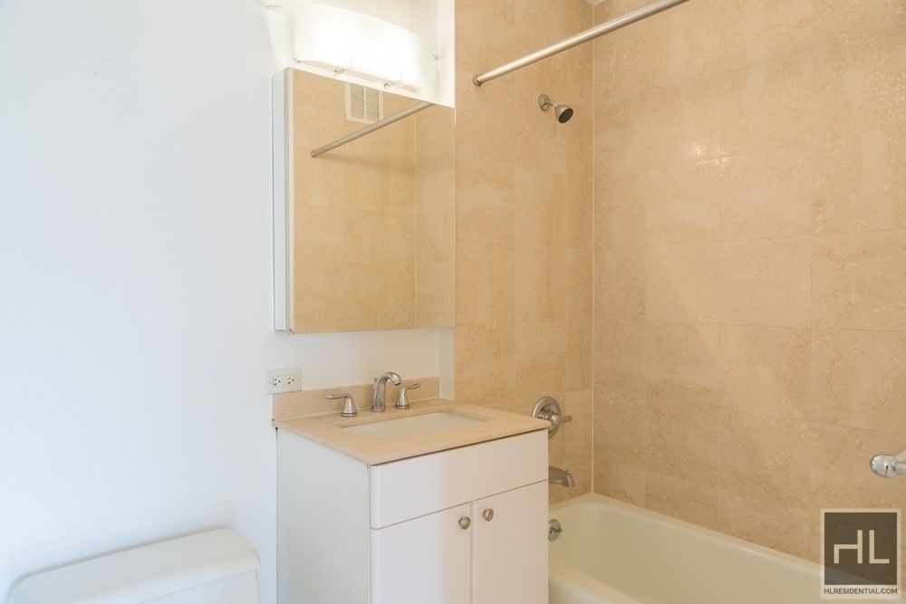 West 48 Street - Photo 4