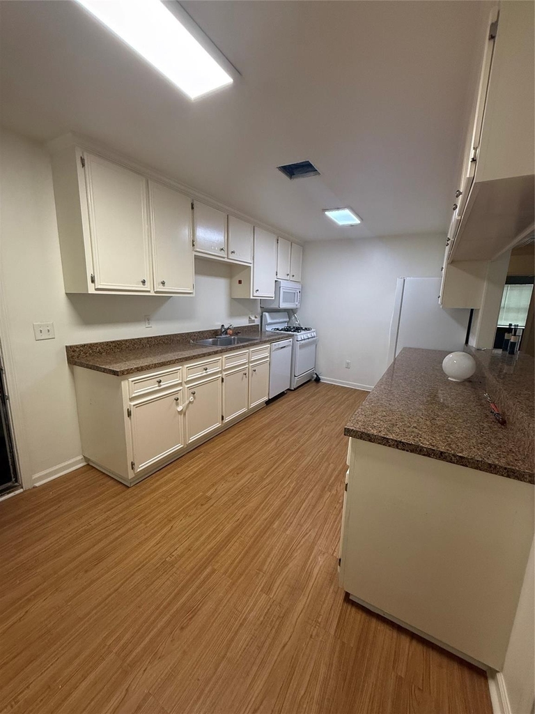 1315 Sycamore Avenue - Photo 17