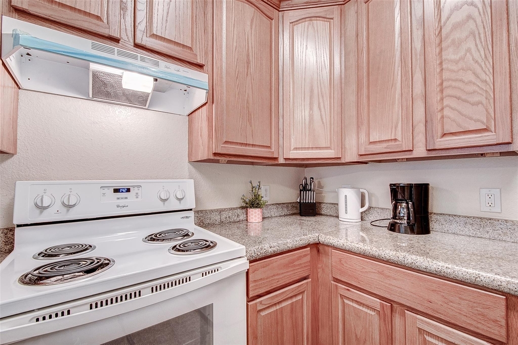 9400 Bellaire Boulevard - Photo 16