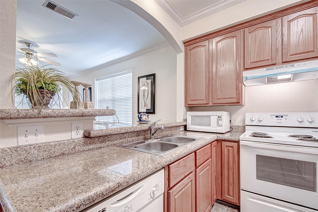 9400 Bellaire Boulevard - Photo 13