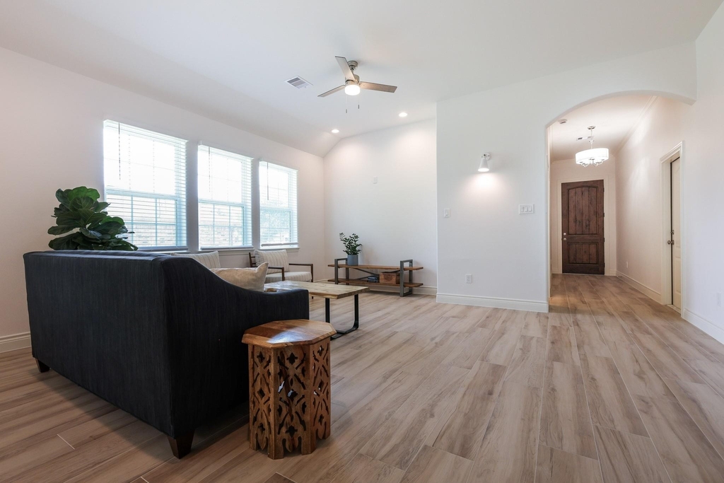 2303 Cunningham Drive - Photo 5