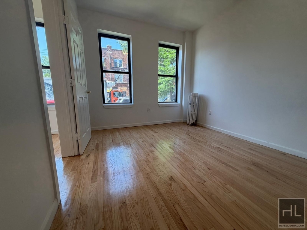 West 10 Street - Photo 4