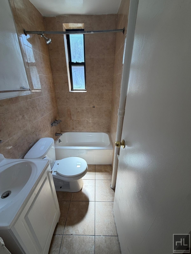 West 10 Street - Photo 5