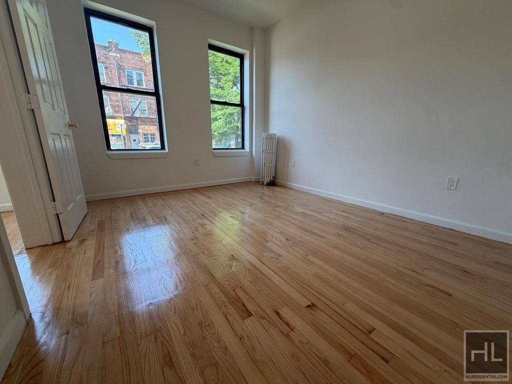 West 10 Street - Photo 2