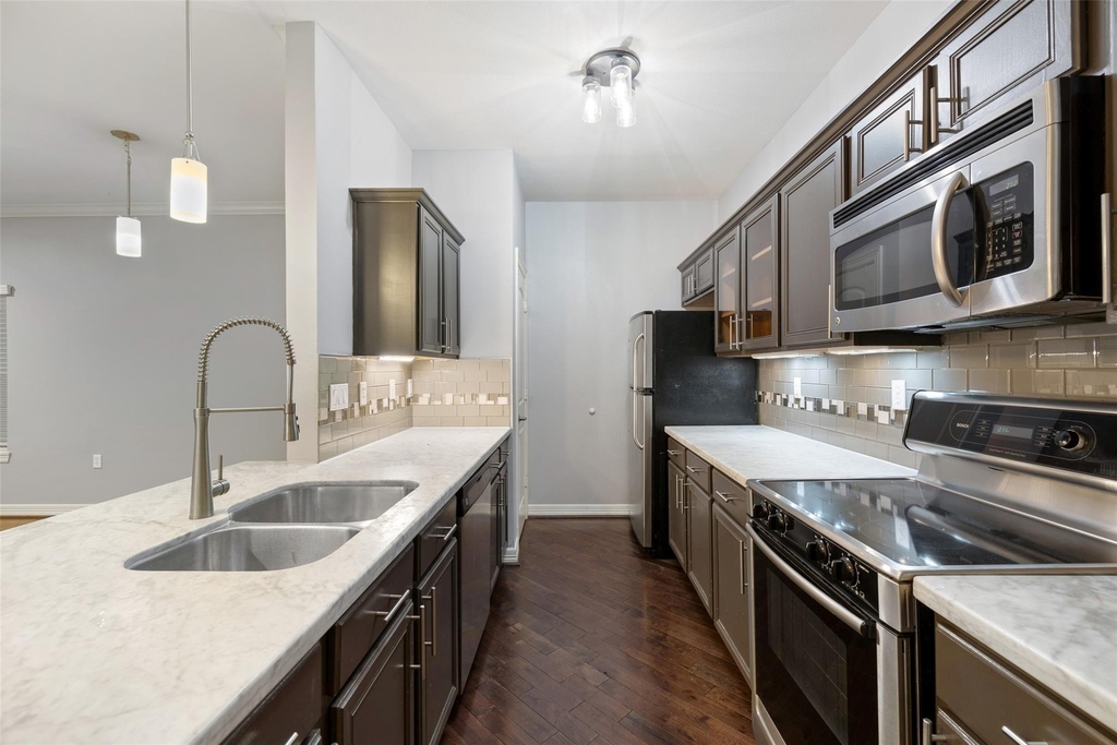 3501 Chenevert Street - Photo 3
