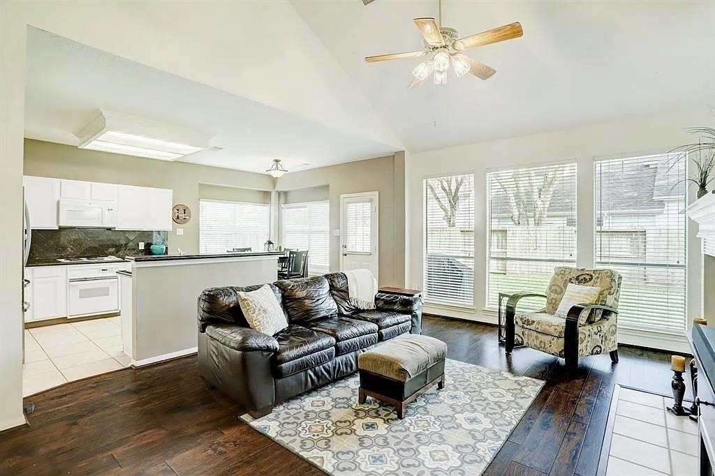 635 Presley Way - Photo 18