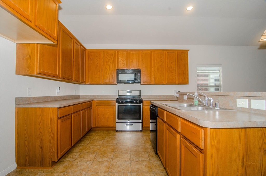 18314 Fairwood Meadow Court - Photo 5