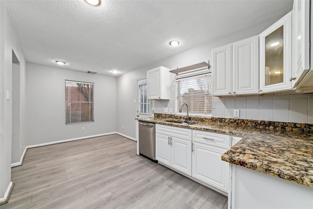 10810 Meadow Walk Lane - Photo 6