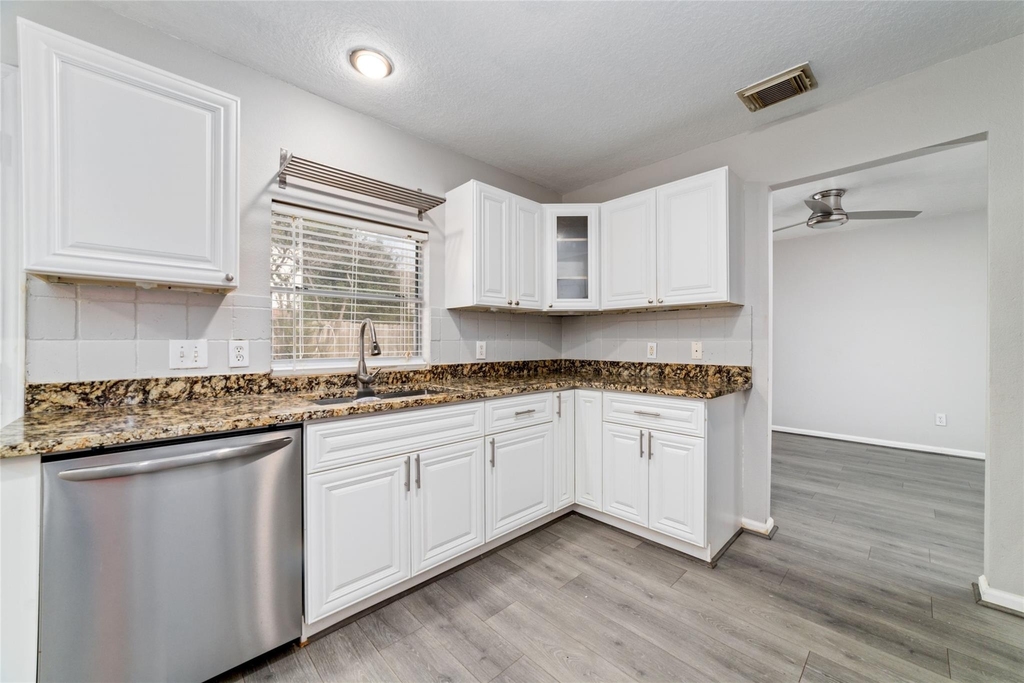 10810 Meadow Walk Lane - Photo 8